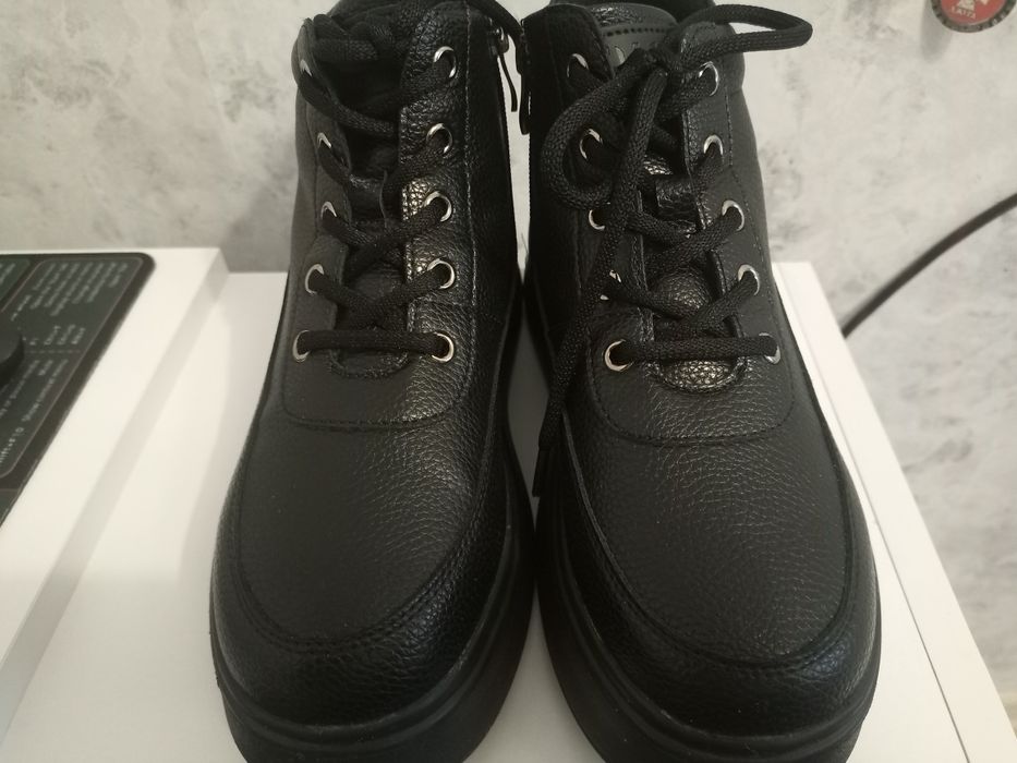 Продам зимние ботинки кожа