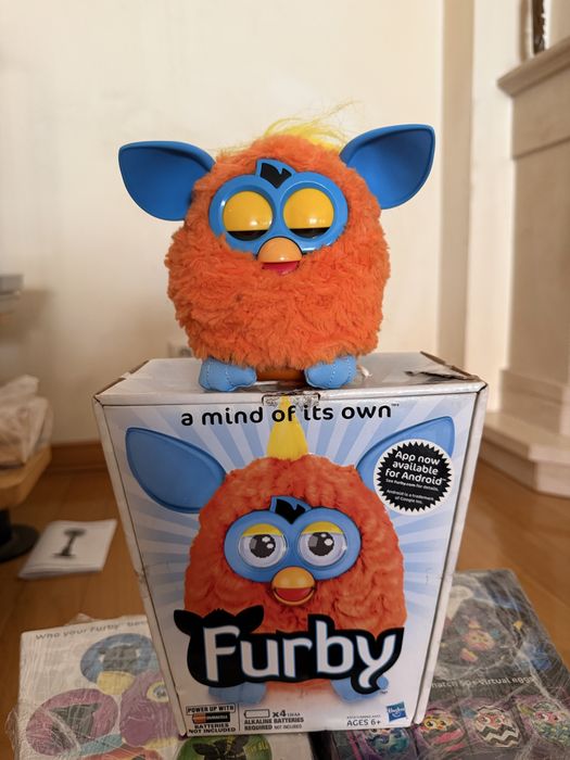 Furby Hasbro 2012 Laranja e Azul (Phoenix) – Testado com Caixa Original