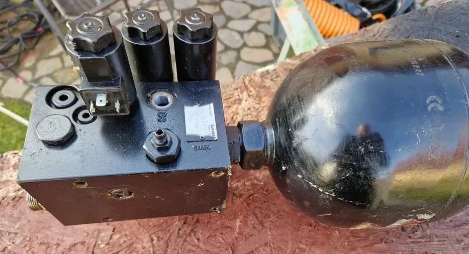 Blok hydrauliczny opryskiwacza AMAZONE UX GD638