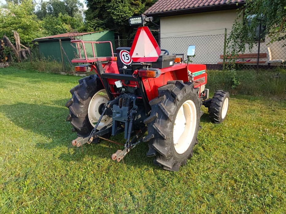 Ciągnik 4x4 Yanmar FX335 o mocy 33KM