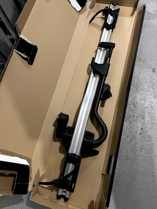W stanie jak nowe Thule Wingbar Evo 127 (bagażnik dachowy) + Thule Proride 598 (trzy uchwyty na rowery)