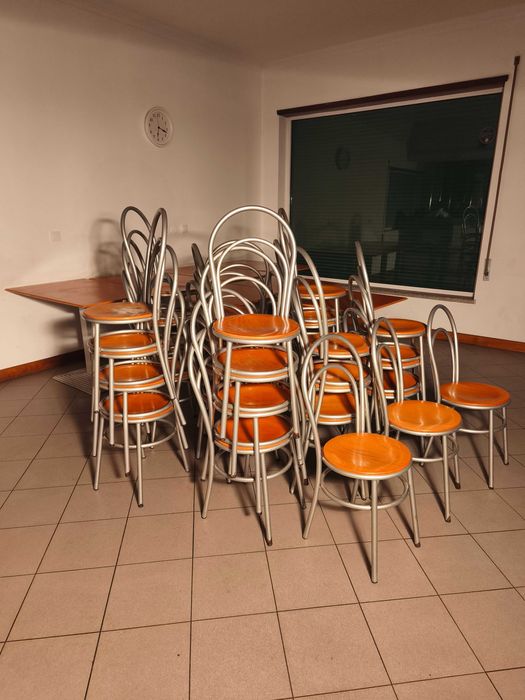 Mesas e cadeiras para café ou restaurante