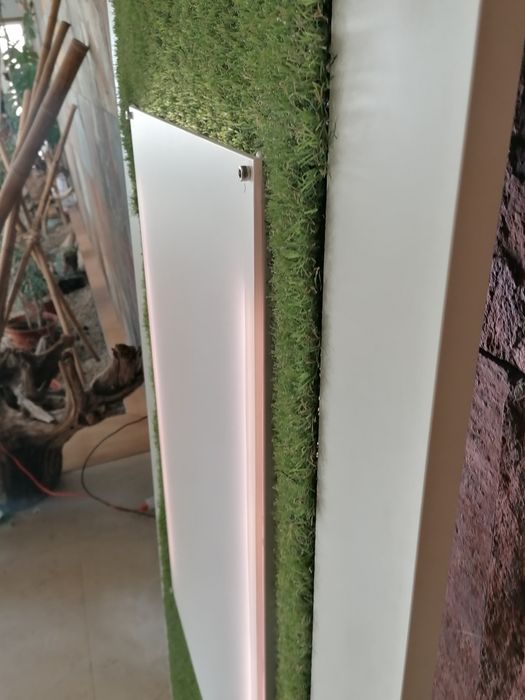 Moldura com relva e acrílico luminoso