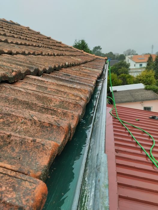 Limpeza de Caleiras e Telhados