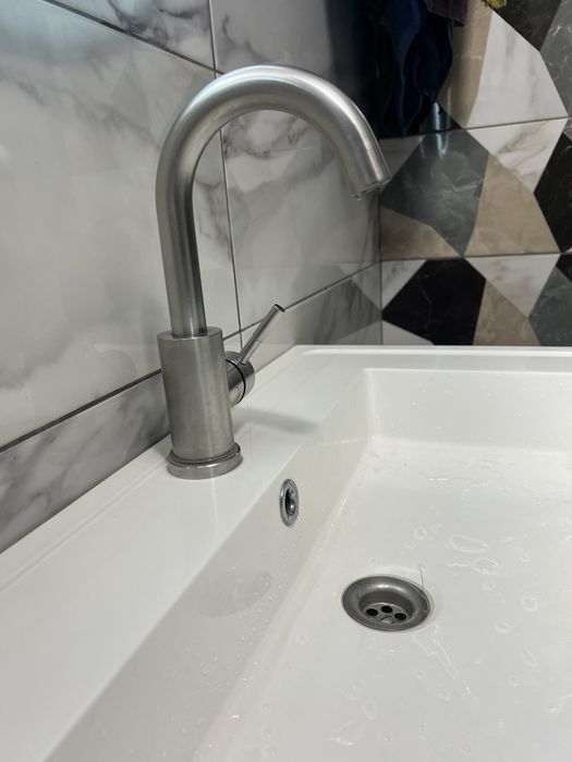 Стильний змішувач з нержавіючої сталі