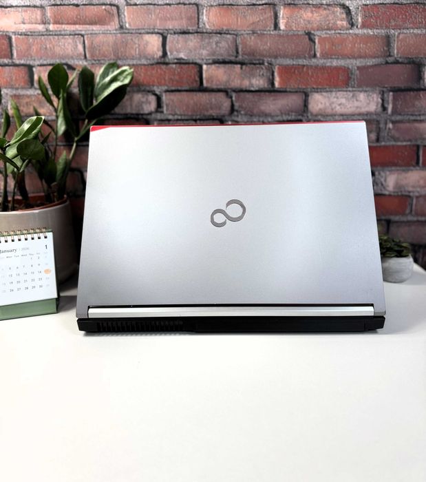 Fujitsu Celsius H770·Xeon E3-1505M·32GB·SSD512+HDD1TB·Quadro M220 4GB