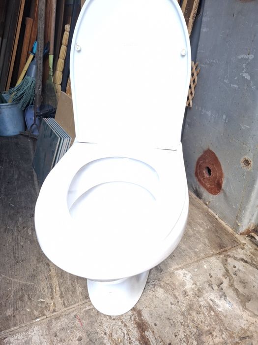 Унитаз с бачком Сеrsanit. Самовывоз.