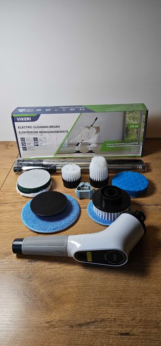 Elektryczna szczotka czyszcząca VIKERI CB-02 zestaw końcówek
