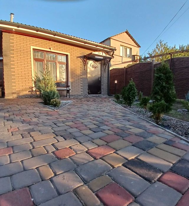 Продам уютный новый теплый дом с беседкой.