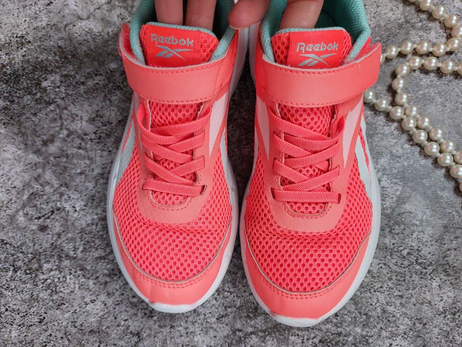 Легкі яскраві кросівки  Кроссовки беговые Reebok Ztaur Run р. 32