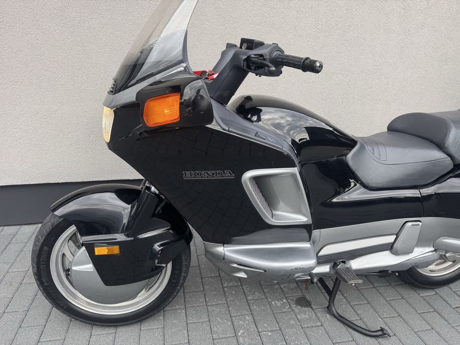 Honda PC800 Rezerwacja