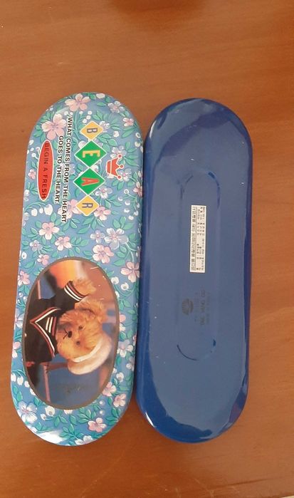 Estojo de lata dos anos 80