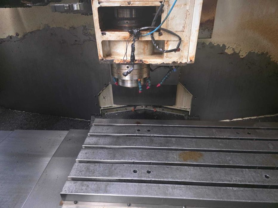 AVIA VMC1000 z chłodzeniem przez narzędzie CTS