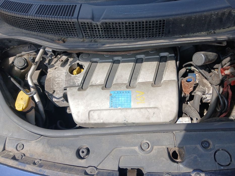 Renault scenic II  2.0 16v  maska I inne