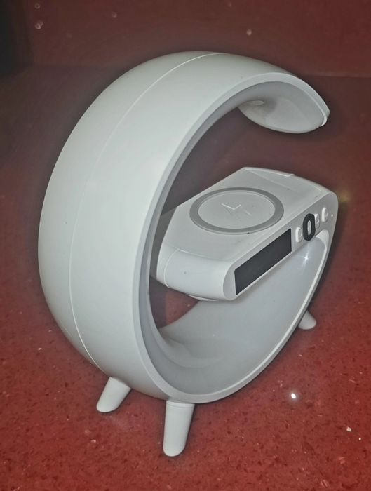 Candeeiro LED inteligente com Coluna Bluetooth  e Carregador.