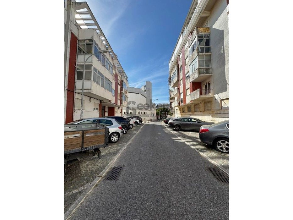 T1 com Vista Rio Tejo em Paço de Arcos - Arrendamento