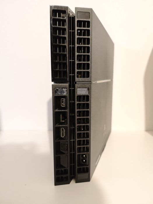 Consola PlayStation 4 com desbloqueio