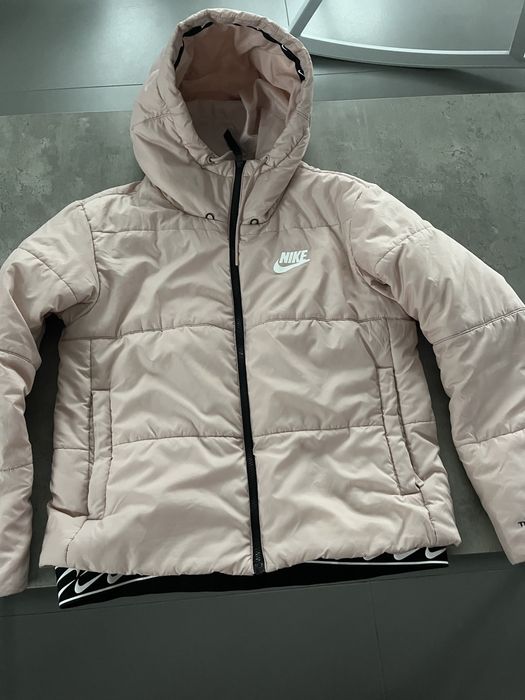 Куртка жіноча. NIKE