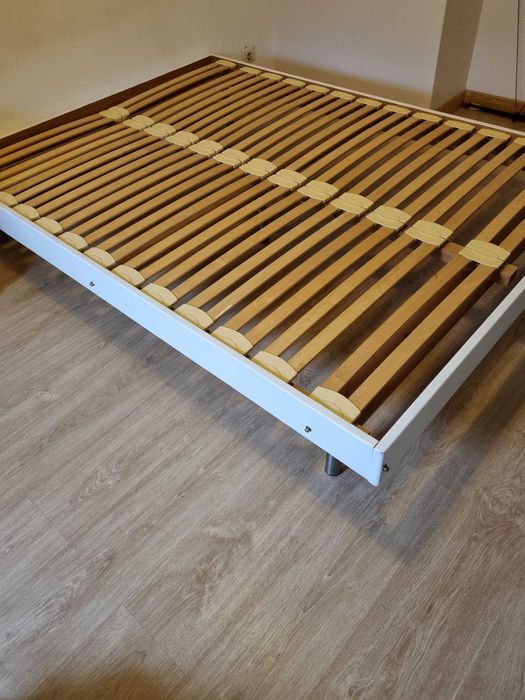 Cama em pinho com 4 gavetas