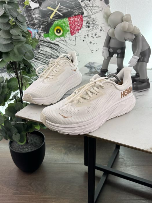Кросівки Hoka Arahi 7 44 розмір Е15520