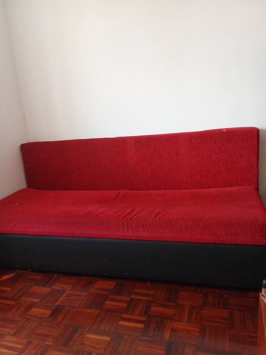 Sofa com cama vermelho