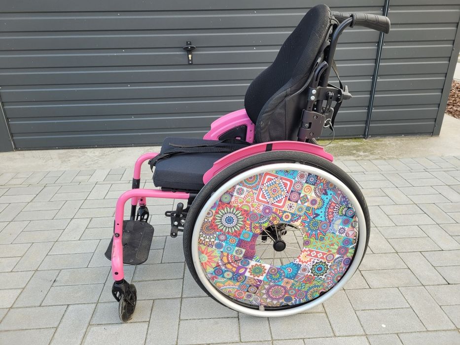 Wozek inwalidzki dla dziewczynki
