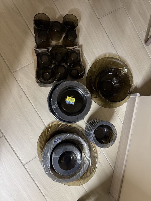 Продам великий набір посуду DURALEX