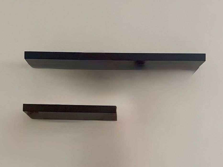 Duas Prateleiras Suspensas em madeira wengué