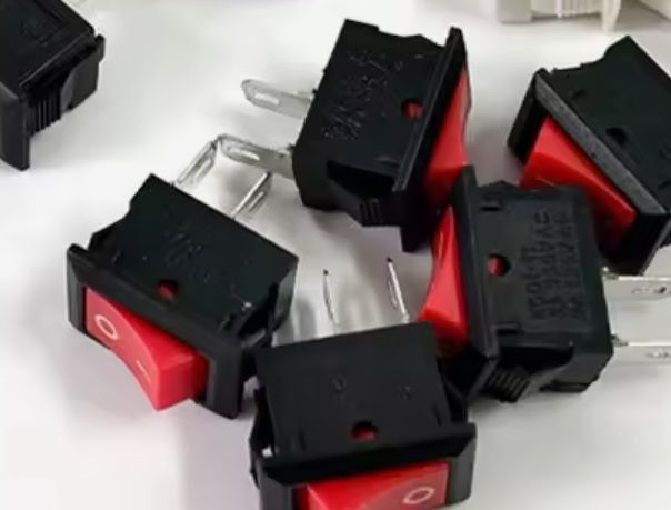 Кнопковий міні-перемикач