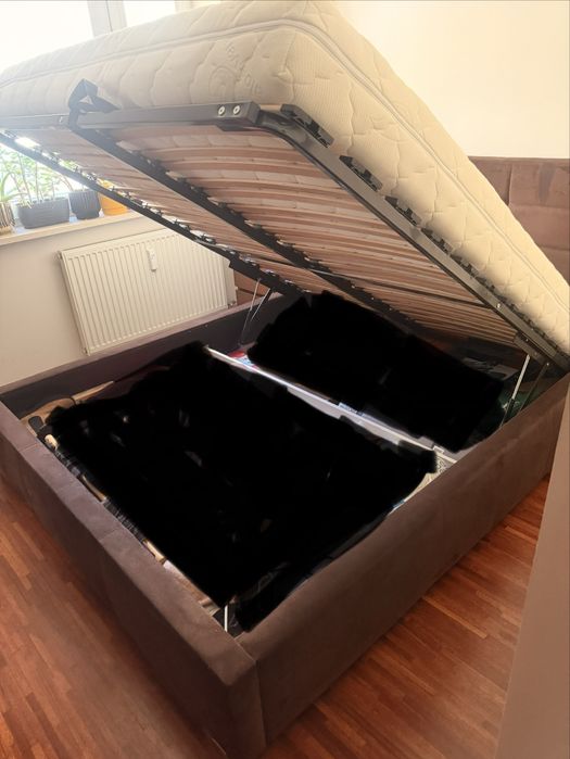 Lóżko z materacem 160x200