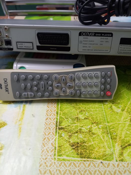 Leitor  de DVD  da marca Denver em  ótimo estado e a funcionar  perfeitamente, oferta de 10 DVD originais.
