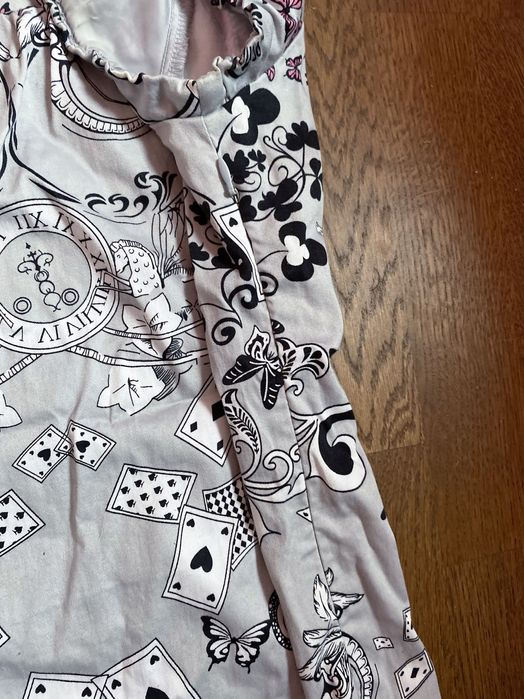 Платье с узором Алиса в стране чудес