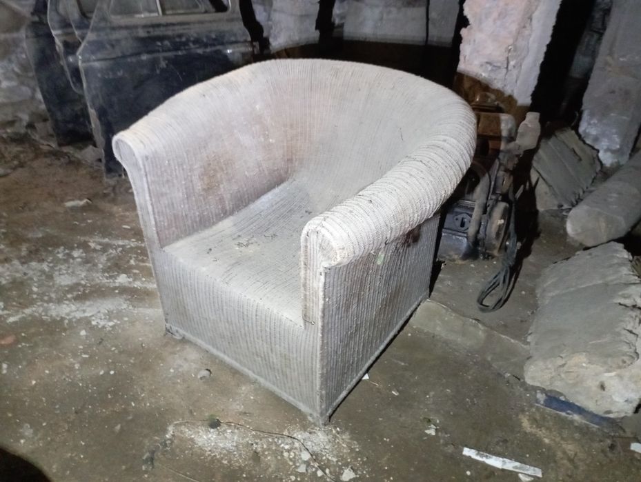 Conjunto cadeira e mesa em verga