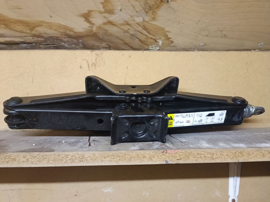 Продам три домкрати !!!