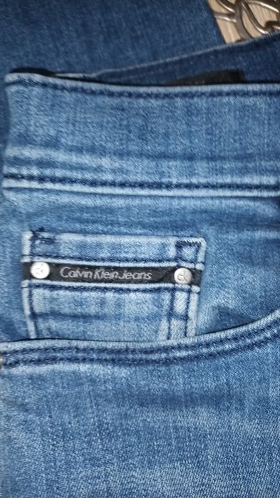 Jeansy Calvin Klein.