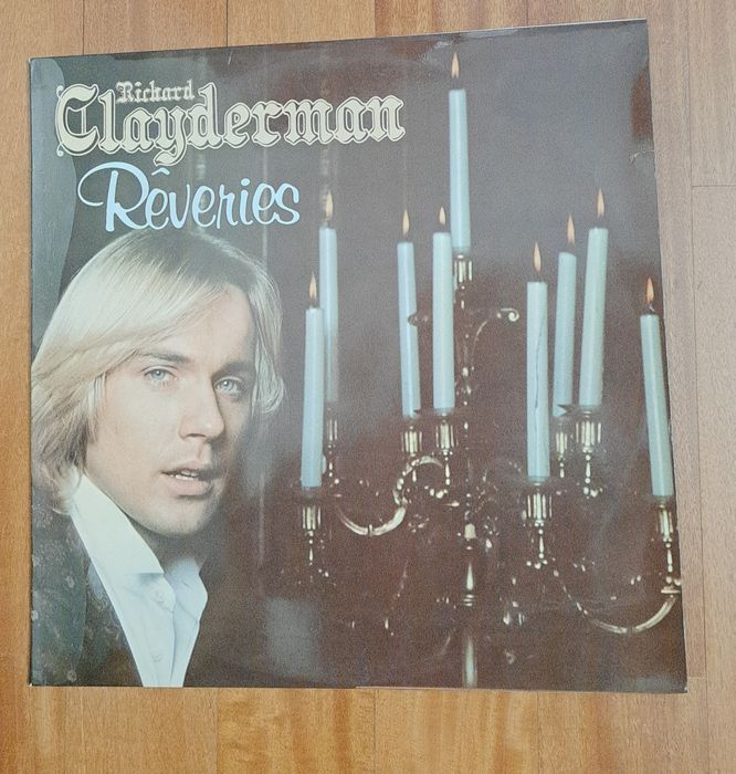álbum de vinil "Rêveries" do pianista francês Richard Clayderman.Artista: Richard Clayderman, conhecido como o "príncipe do romance", popularizou a mú