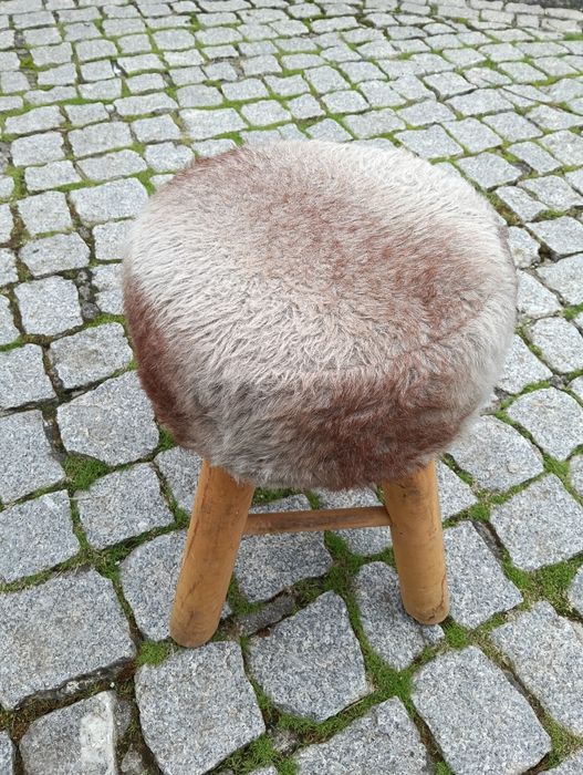 Banco de pêlo/repousa pés