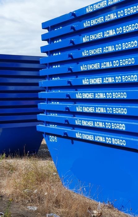 CONTENTORES para entulho resíduos urbanos, industriais e jardinagem