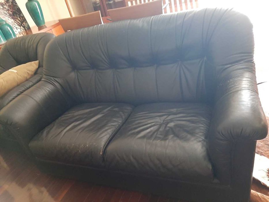 SOFÁ  em pele preta