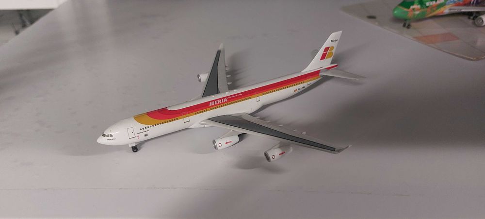 Avião Boeing Aviões Airbus escala 1/400 em Metal Varios Ver Fotos 26