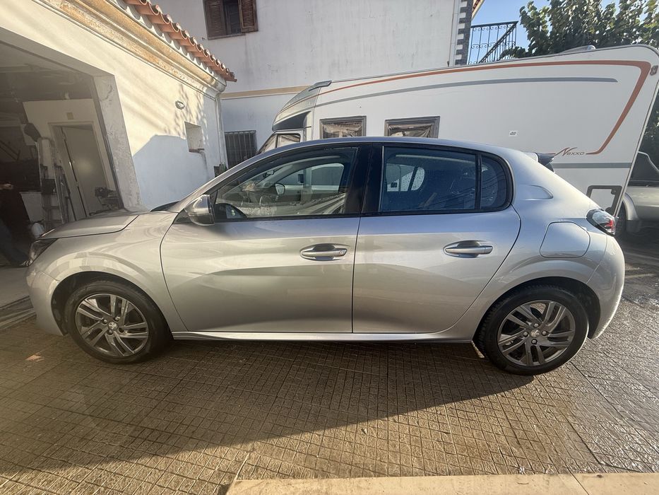 Peugeot 208 1.2 puretech — photo 2