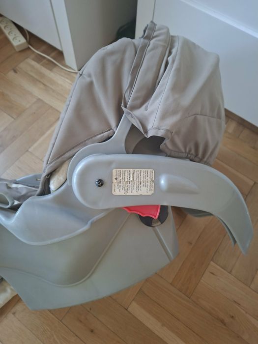Sprzedam fotelik nosidelko Graco