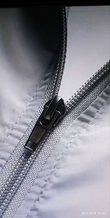 Курточка легка вітрозахисна