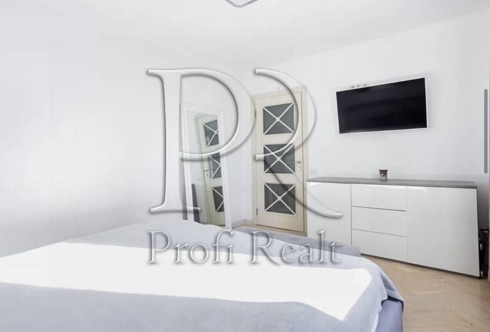 Продаж 4 кімнатна квартира вул. Шептицького 3Б / метро Лівобережна