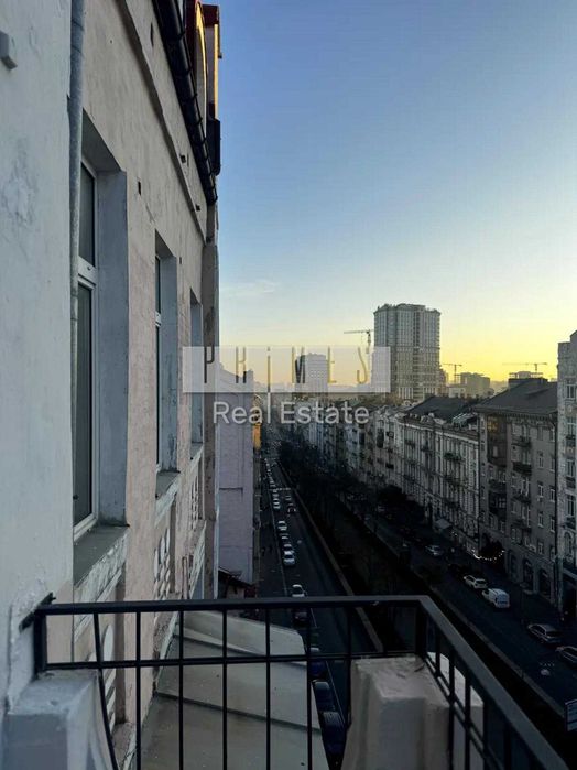 Продаж 3к панорамного пентхаусу без ремонту, вул. Антоновича, 3А, Центр