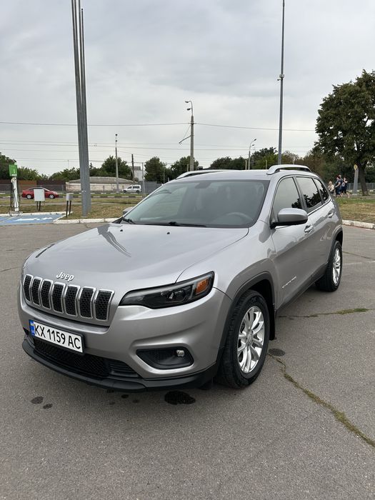 Автомобіль Jeep Cherokee