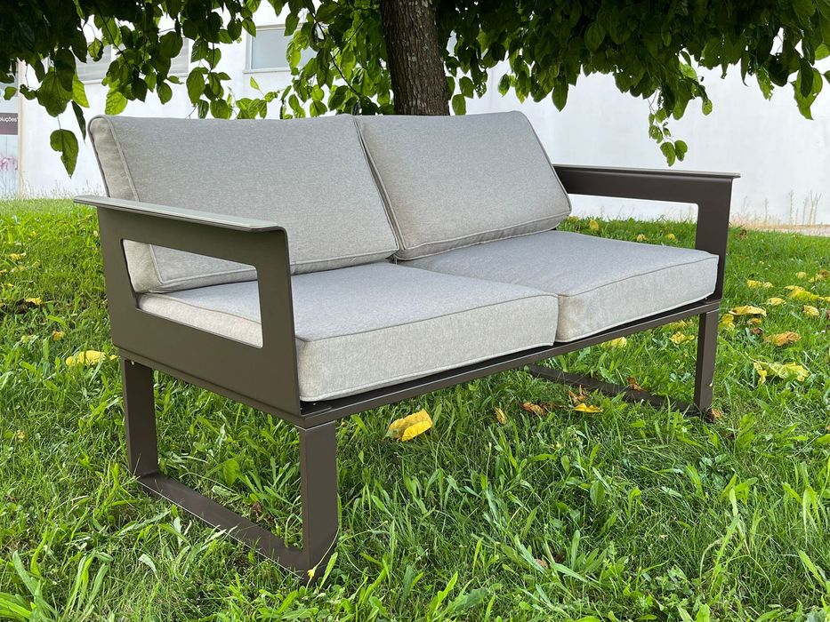 Conjunto de Jardim Naterial Odyssea – Sofá + 2 Cadeirões + Mesa de Centro