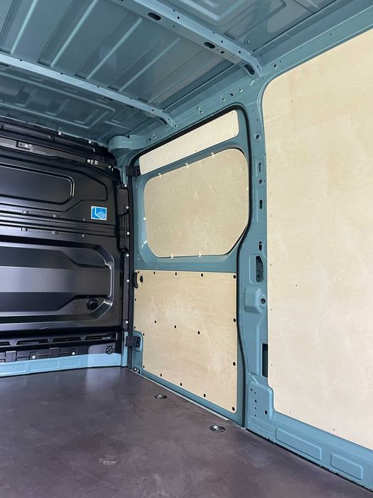 Zabudowa samochodu auta dostawczego Renault Master L3H2