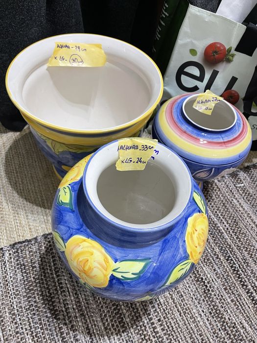 Pratos   + 3  jarras