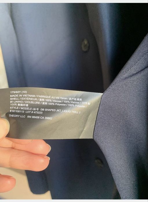 Пиджак дуже стильний, темно синій